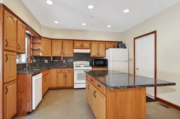 $1,750,000 | 1 Glendale Road, Hudson, MA 01749
