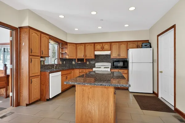 $1,750,000 | 1 Glendale Road, Hudson, MA 01749