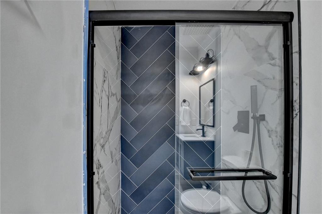 85 Betts Mine Road Dawsonville, GA 30534 - Photo 8 of 18 a bathroom with a mirror