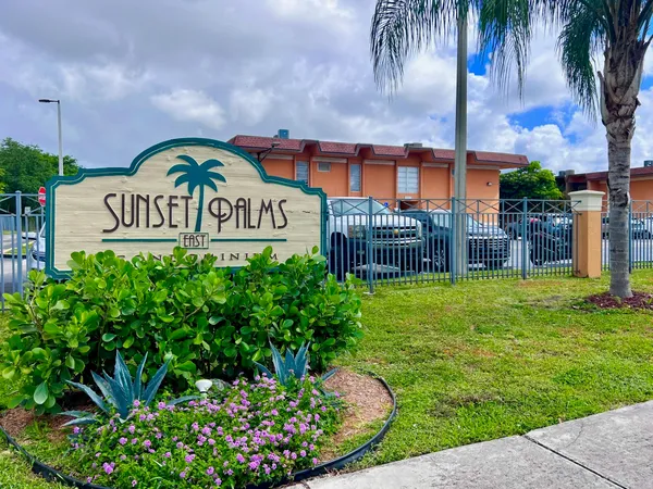 $2,200 | 9459 Southwest 76th Street, Unit R8, Miami, FL 33173