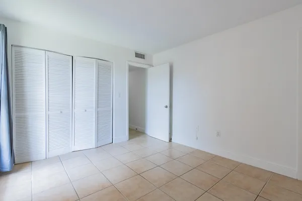$2,200 | 9459 Southwest 76th Street, Unit R8, Miami, FL 33173