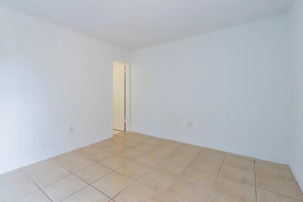 $2,200 | 9459 Southwest 76th Street, Unit R8, Miami, FL 33173