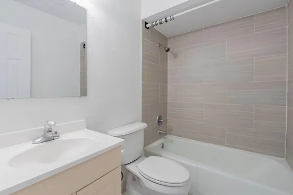 $2,200 | 9459 Southwest 76th Street, Unit R8, Miami, FL 33173