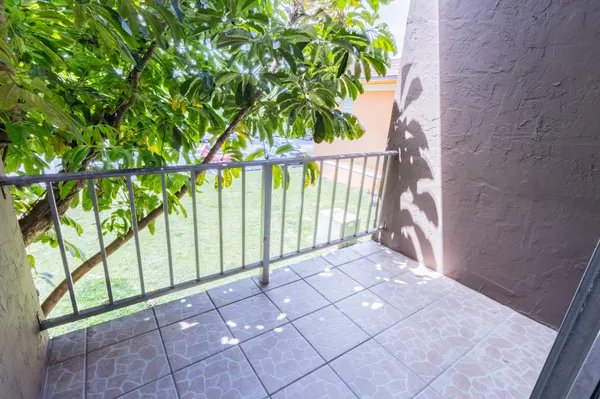 $2,200 | 9459 Southwest 76th Street, Unit R8, Miami, FL 33173