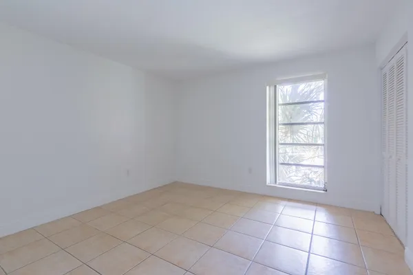 $2,200 | 9459 Southwest 76th Street, Unit R8, Miami, FL 33173