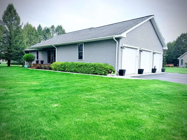 $562,500 | 888 Clyde Lee Drive, Traverse City, MI 49696