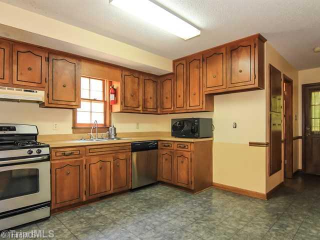 206 Shambley Road Mebane, NC 27302 - Photo 3 of 16 Kitchen. Kitchen w/Gas Range