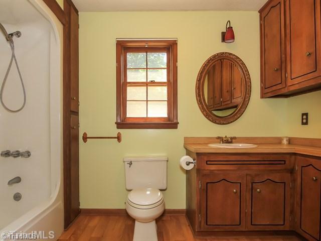 206 Shambley Road Mebane, NC 27302 - Photo 9 of 16 Bath. 2nd Floor Bath