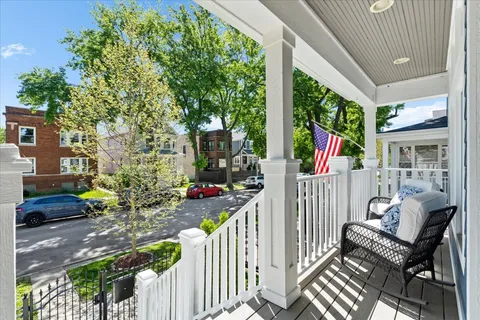 $1,300,000 | 4320 North Whipple Street, Chicago, IL 60618