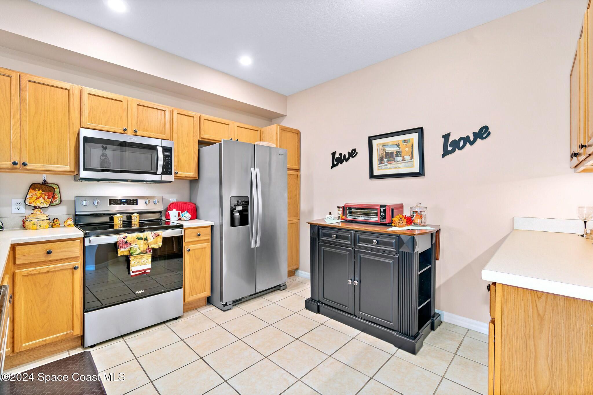 400 Trotter Lane, Unit 102 Melbourne, FL 32940 - Photo 11 of 51 Kitchen