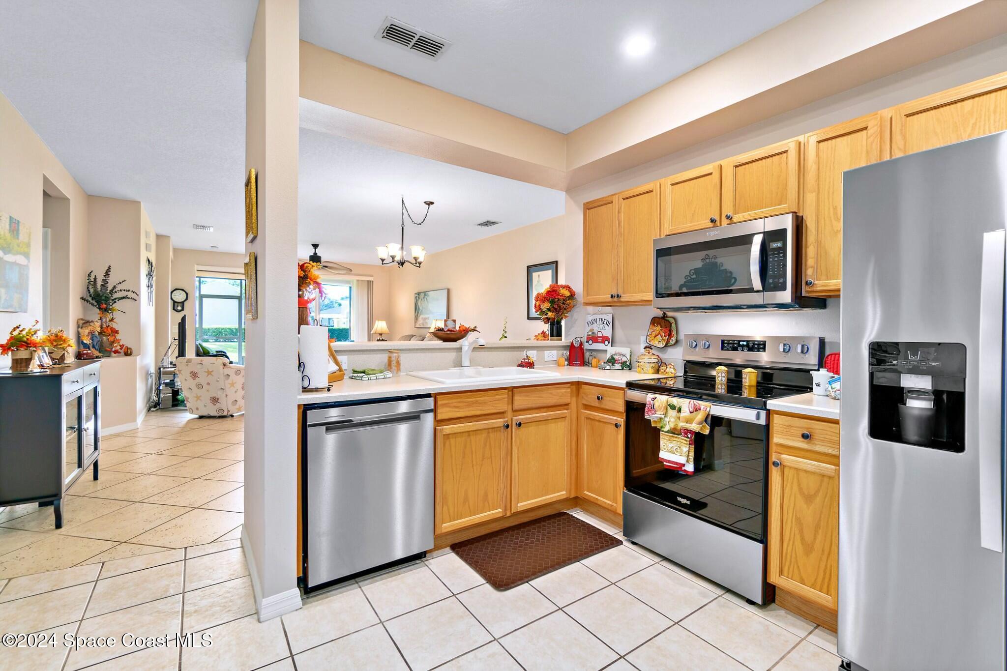 400 Trotter Lane, Unit 102 Melbourne, FL 32940 - Photo 12 of 51 Kitchen