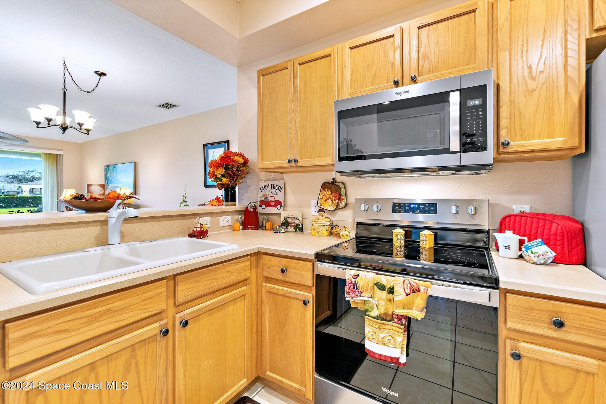 400 Trotter Lane, Unit 102 Melbourne, FL 32940 - Photo 13 of 51 Kitchen