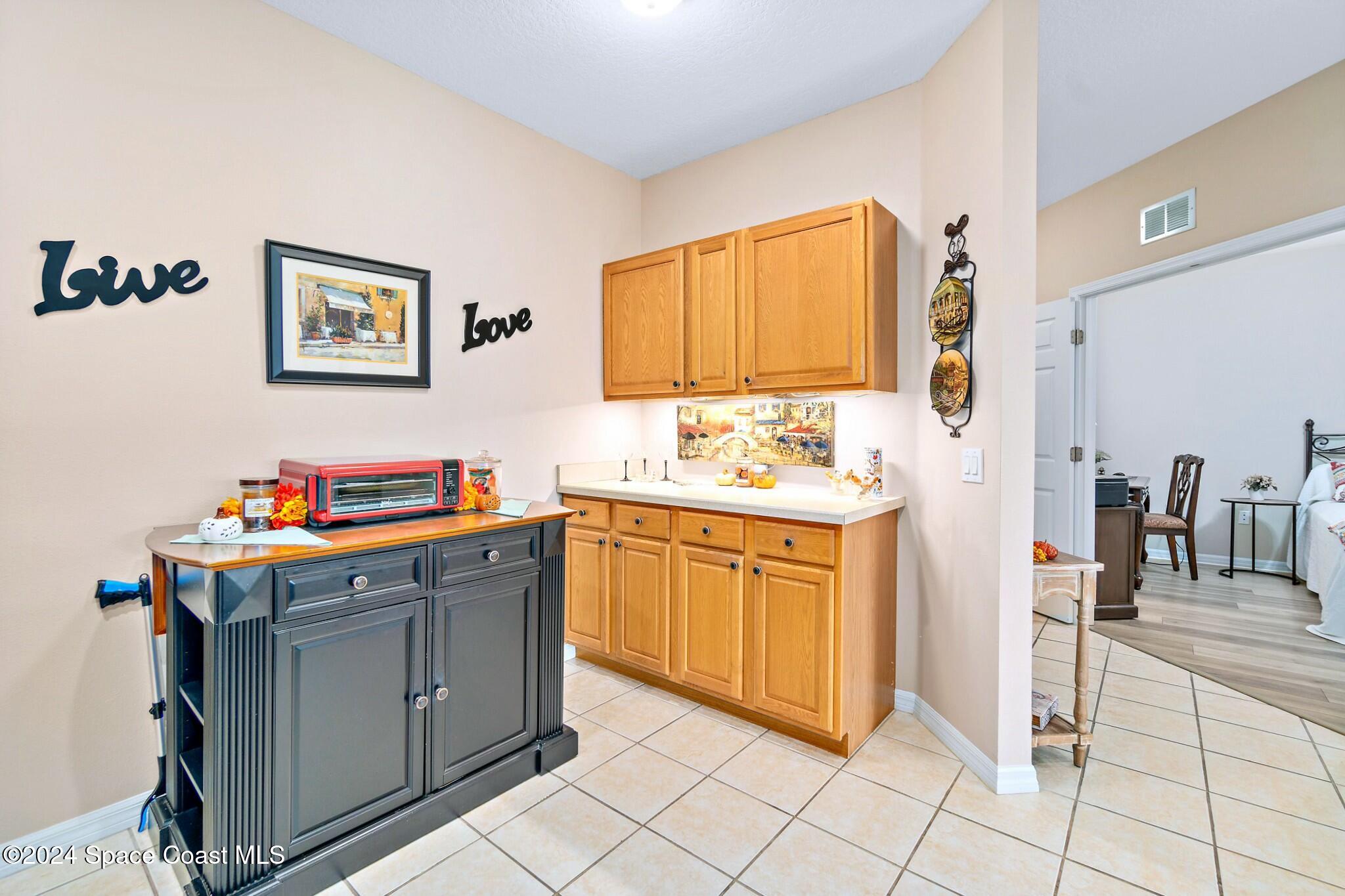 400 Trotter Lane, Unit 102 Melbourne, FL 32940 - Photo 14 of 51 Kitchen