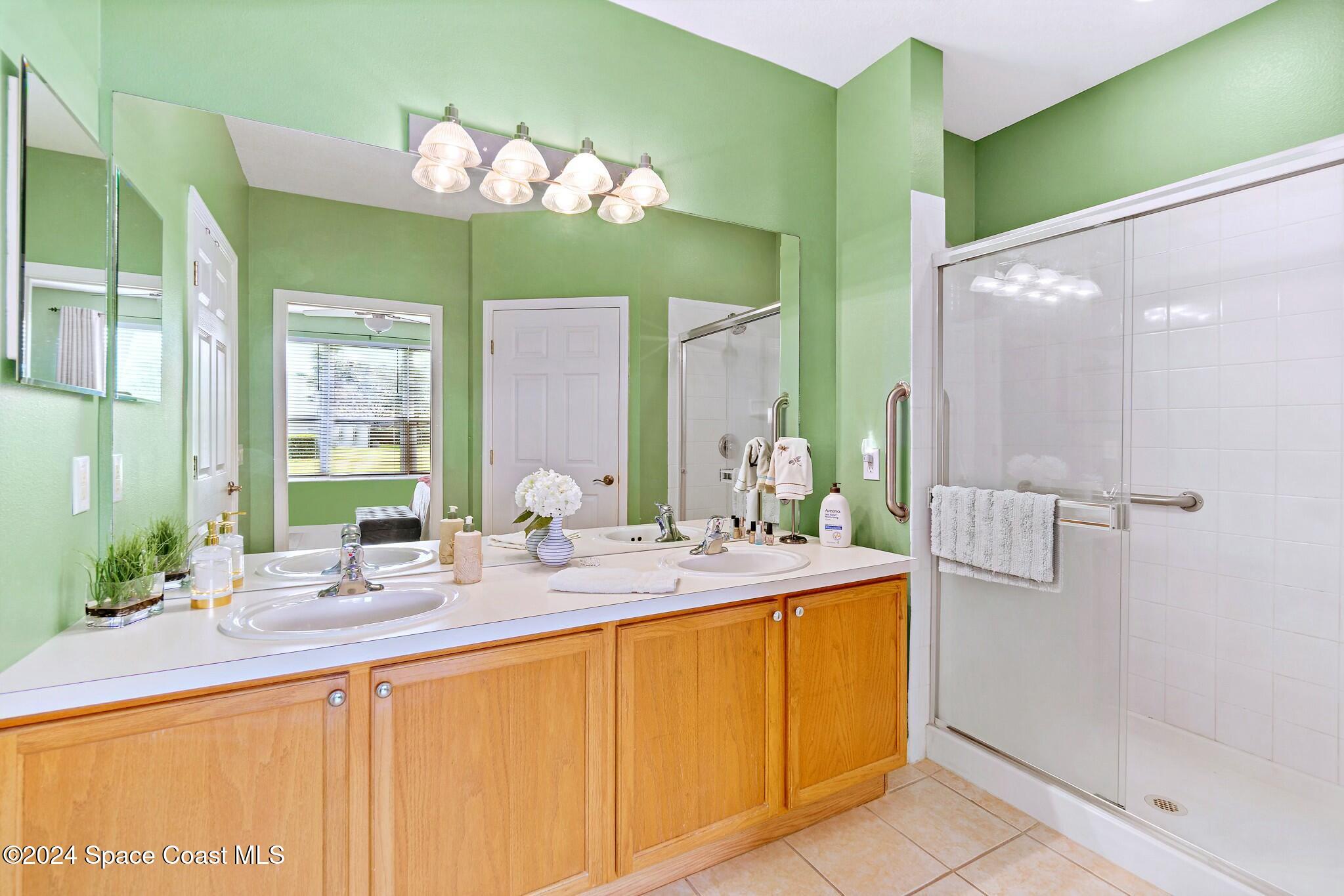 400 Trotter Lane, Unit 102 Melbourne, FL 32940 - Photo 29 of 51 Master Bathroom