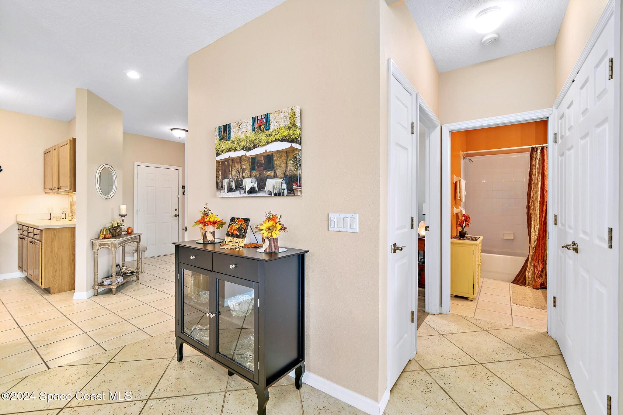 400 Trotter Lane, Unit 102 Melbourne, FL 32940 - Photo 33 of 51 Guest Hallway