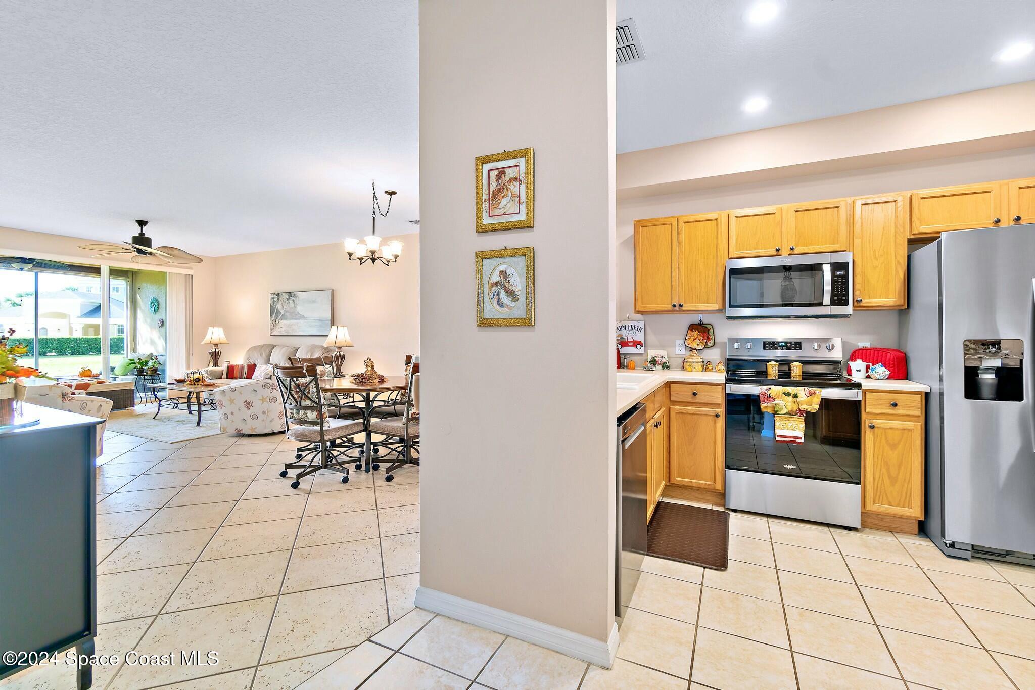 400 Trotter Lane, Unit 102 Melbourne, FL 32940 - Photo 10 of 51 Kitchen
