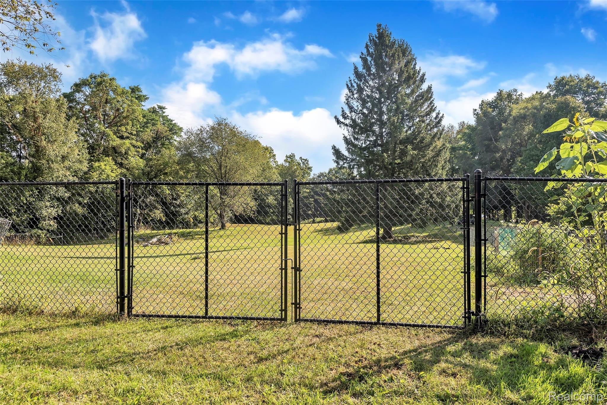 11455 Dexter-Pinckney Road Pinckney, MI 48169 - Photo 43 of 45 11455-DEXTER-PINCKNEY-Road-Putnam-Twp-Michigan-48169-windowstill-44.jpg