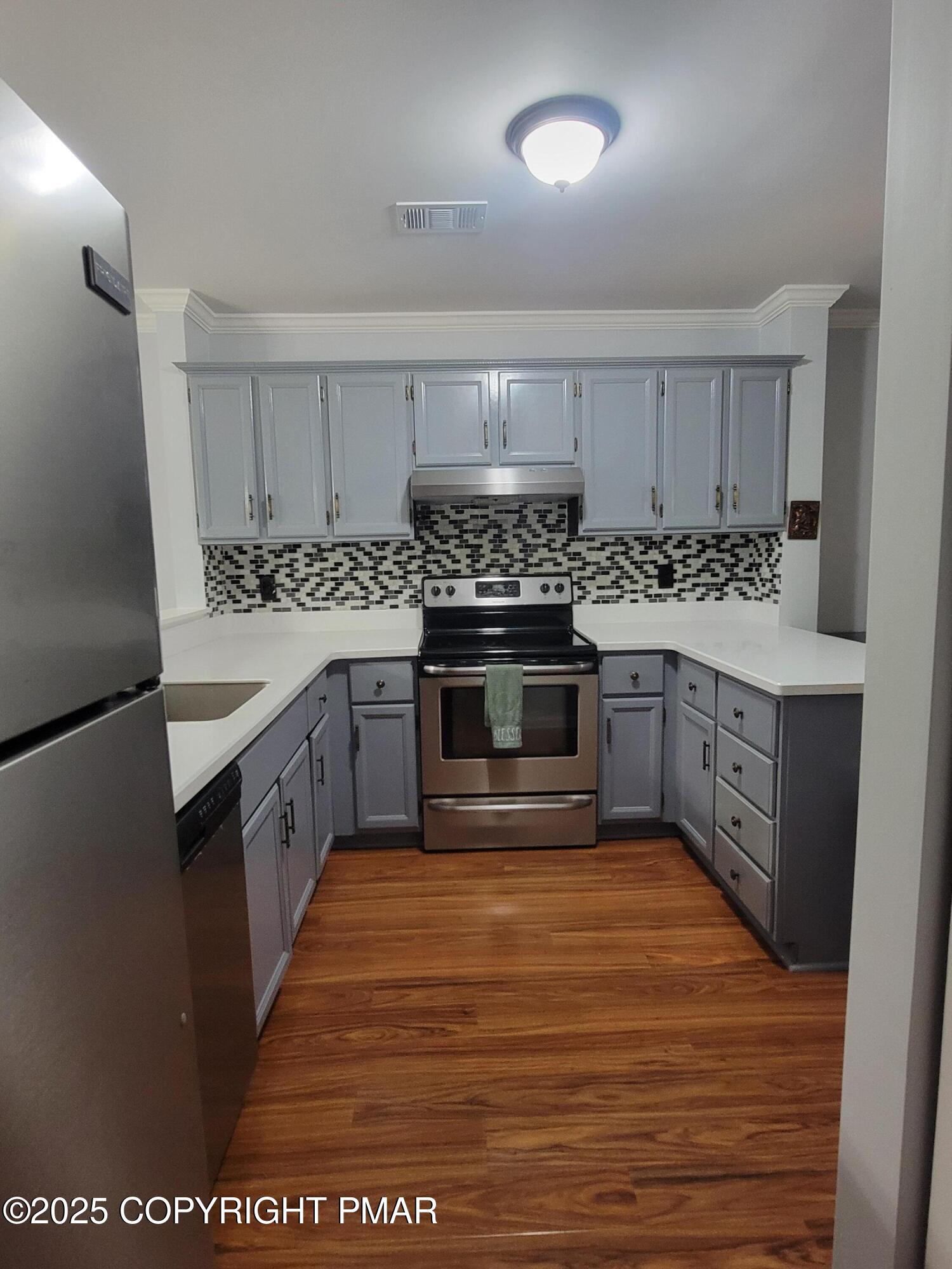 216 Falls Circle Bushkill, PA 18324 - Photo 11 of 26 20250623_110607