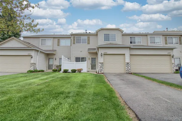 $159,900 | 26793 Kirkway Circle, Trenton, MI 48183