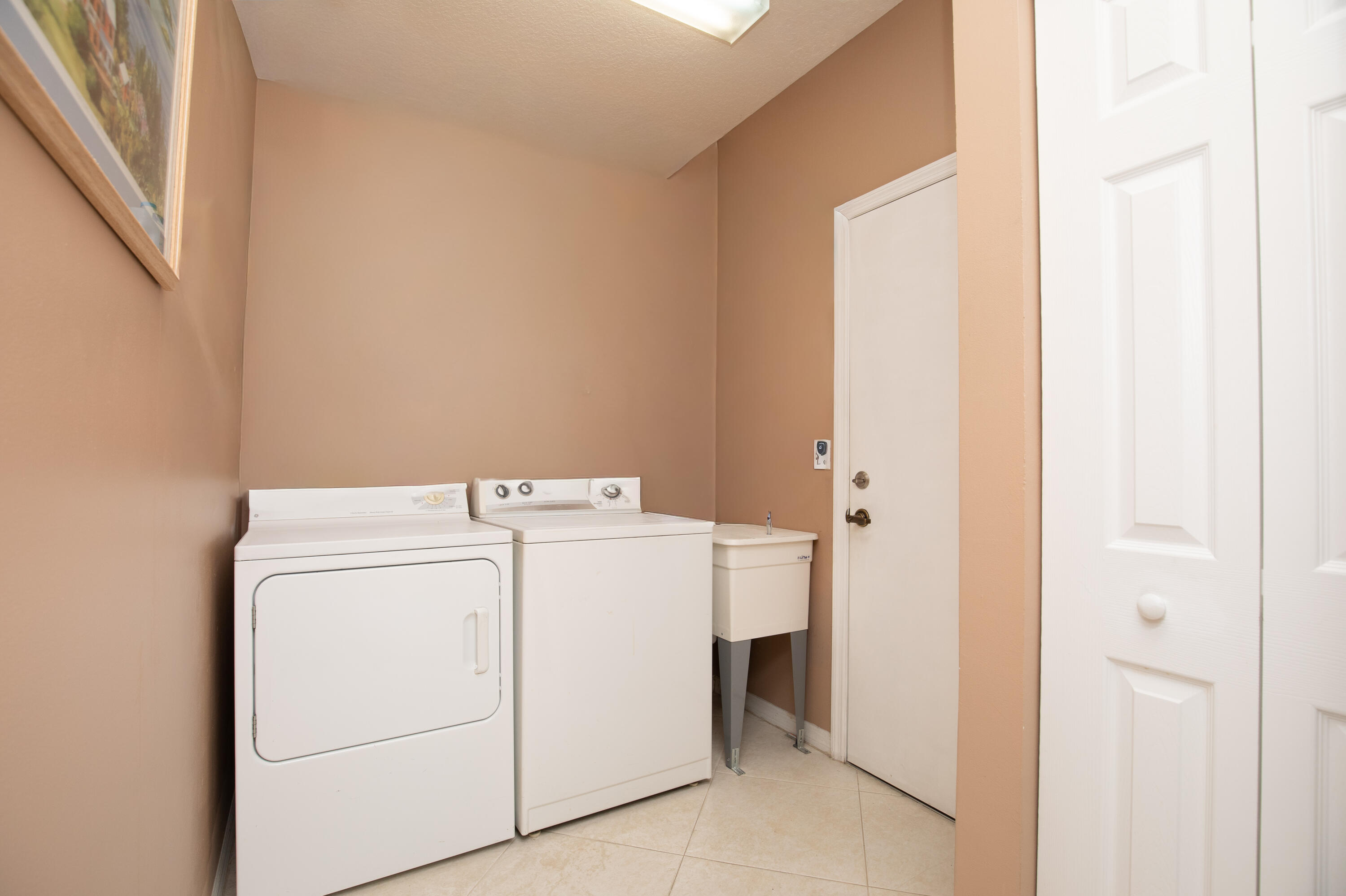 6698 Vía Roma Delray Beach, FL 33446 - Photo 20 of 50 a utility room with dryer and washer