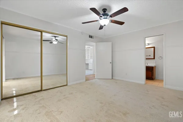 an empty room with fan and a ceiling fan