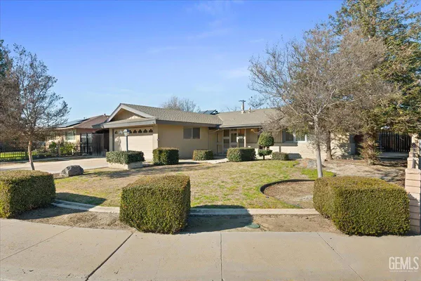 a view of a house with swimming pool and sitting area
