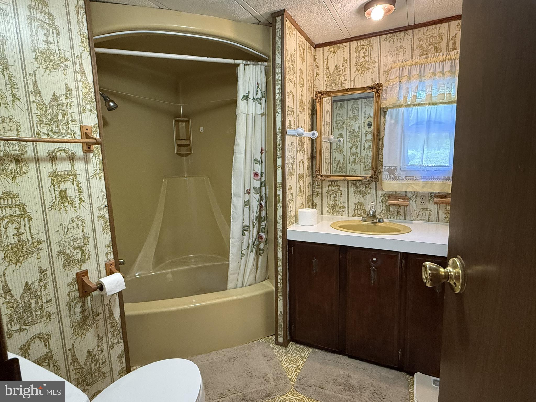 750 Hickory Corner Road Augusta, WV 26704 - Photo 20 of 49 Full Bathroom