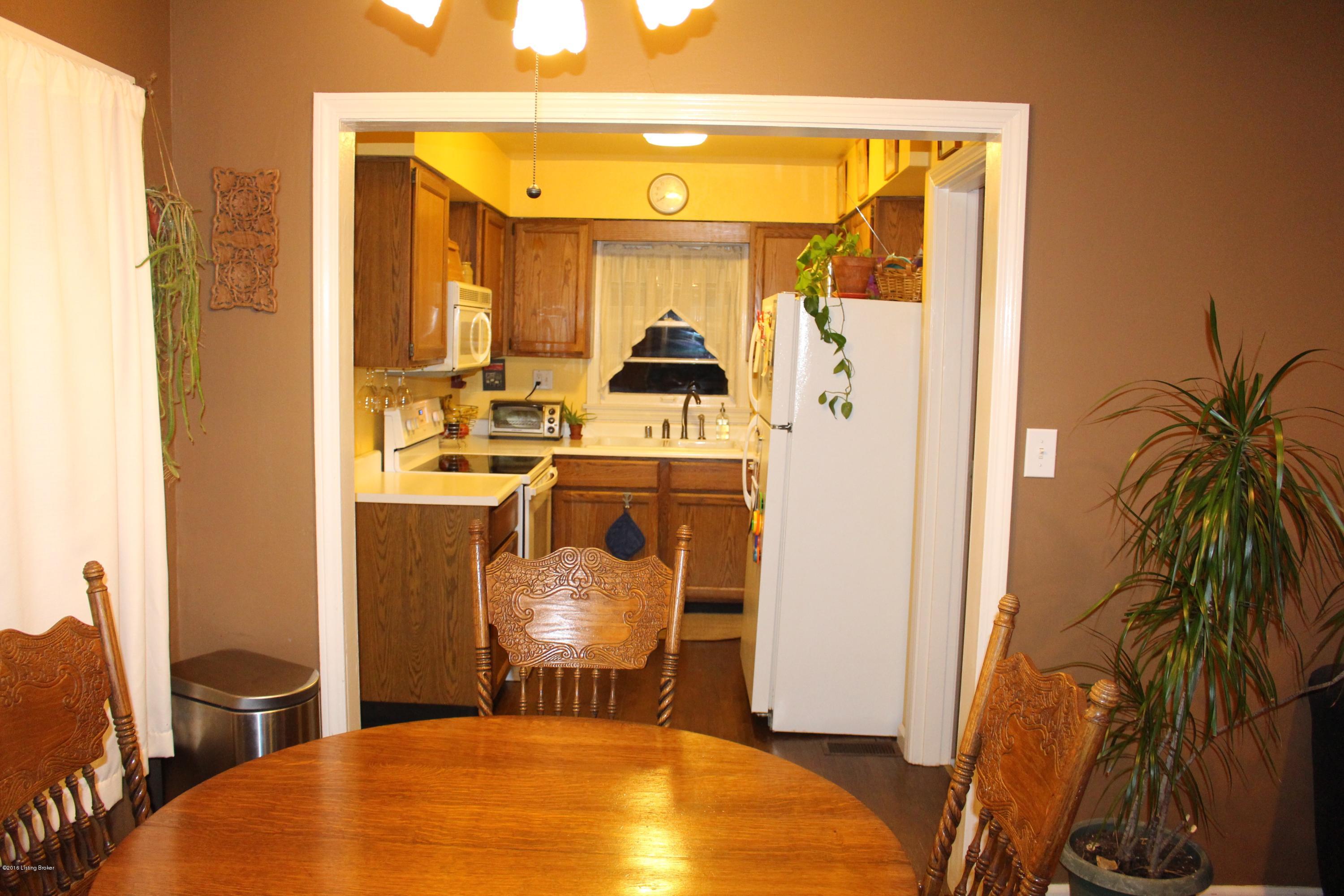 1617 Nightingale Road Louisville, KY 40213 - Photo 8 of 46 Dining
