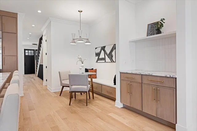 $1,750,000 | 1964 West Farragut Avenue, Chicago, IL 60625