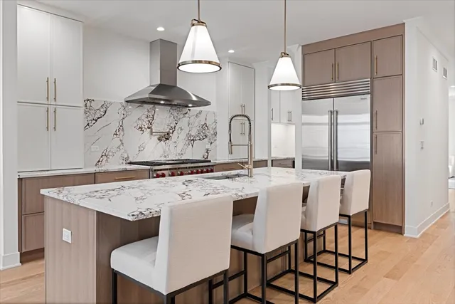 $1,750,000 | 1964 West Farragut Avenue, Chicago, IL 60625