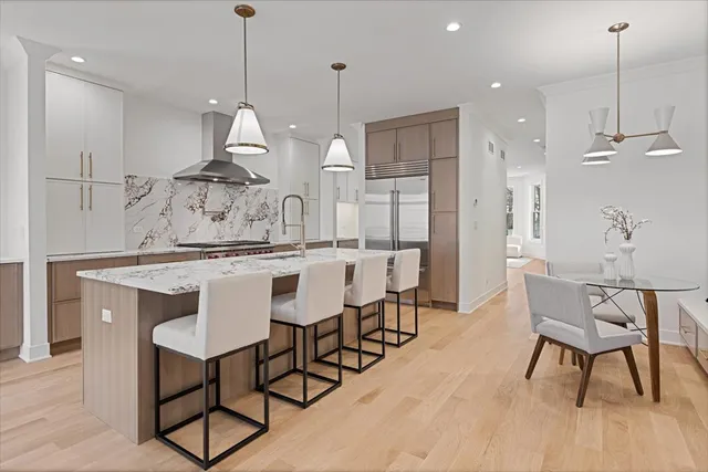$1,750,000 | 1964 West Farragut Avenue, Chicago, IL 60625