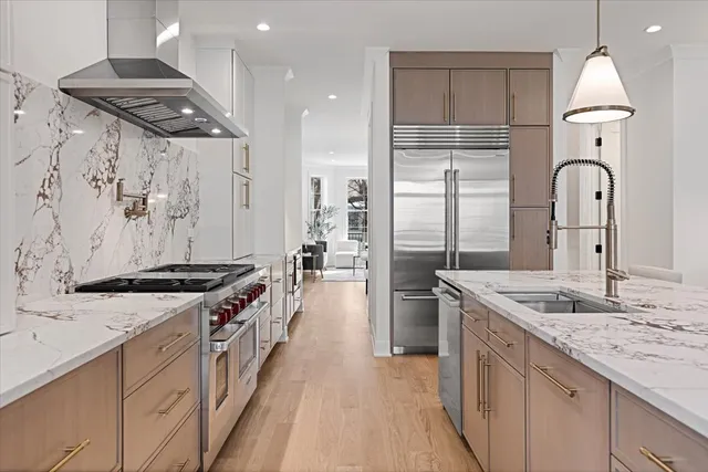 $1,750,000 | 1964 West Farragut Avenue, Chicago, IL 60625