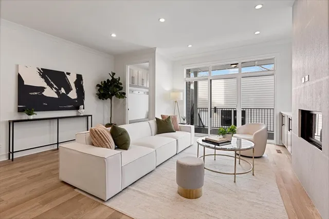 $1,750,000 | 1964 West Farragut Avenue, Chicago, IL 60625