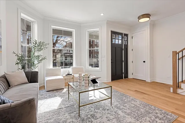 $1,750,000 | 1964 West Farragut Avenue, Chicago, IL 60625