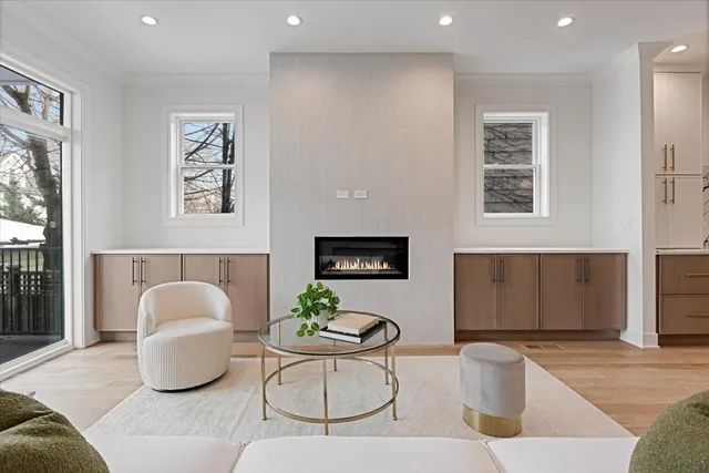 $1,750,000 | 1964 West Farragut Avenue, Chicago, IL 60625