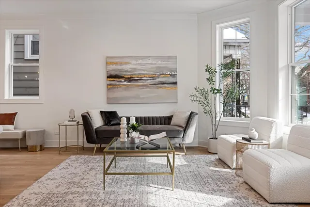 $1,750,000 | 1964 West Farragut Avenue, Chicago, IL 60625