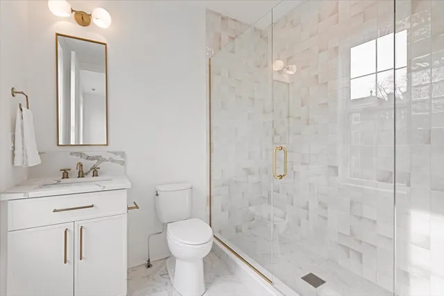 $1,750,000 | 1964 West Farragut Avenue, Chicago, IL 60625