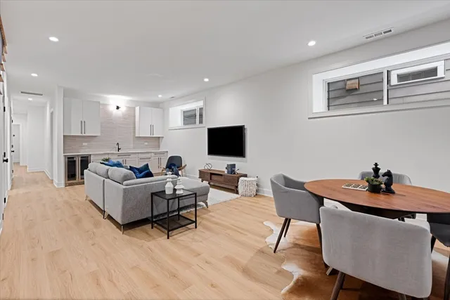 $1,750,000 | 1964 West Farragut Avenue, Chicago, IL 60625