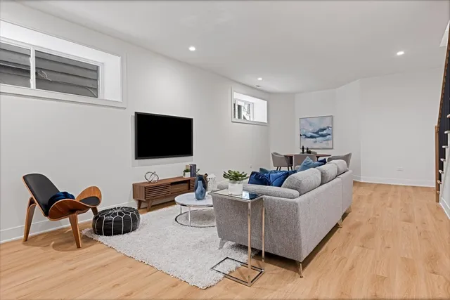 $1,750,000 | 1964 West Farragut Avenue, Chicago, IL 60625