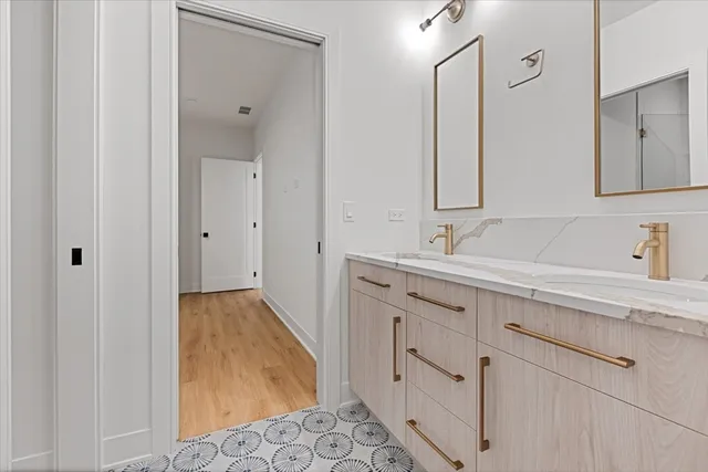 $1,750,000 | 1964 West Farragut Avenue, Chicago, IL 60625