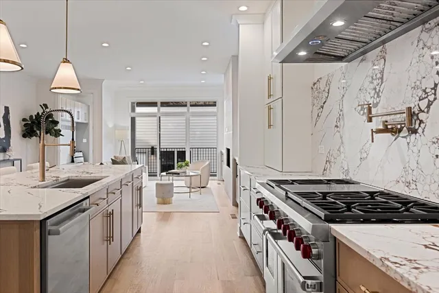 $1,750,000 | 1964 West Farragut Avenue, Chicago, IL 60625