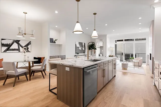 $1,750,000 | 1964 West Farragut Avenue, Chicago, IL 60625