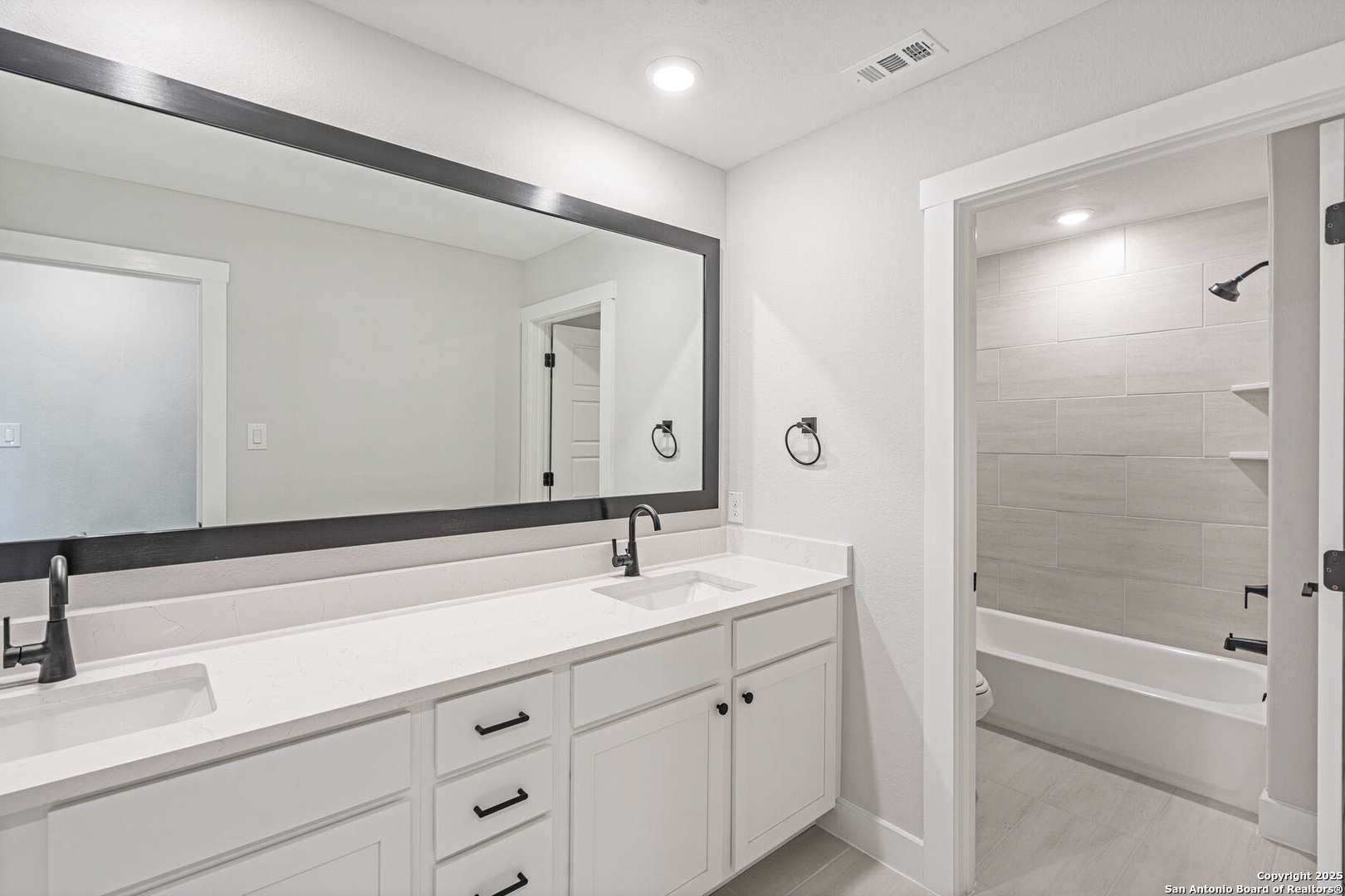 189 Wisteria View Castroville, TX 78009 - Photo 11 of 16