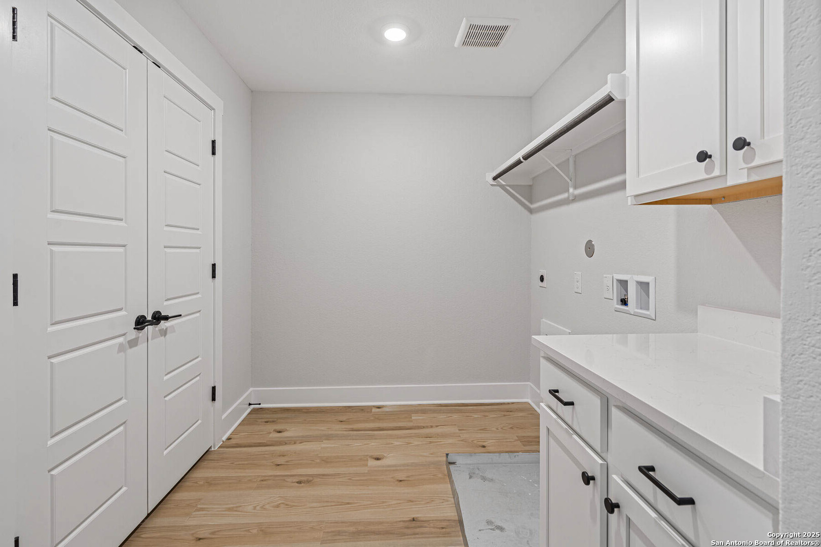 189 Wisteria View Castroville, TX 78009 - Photo 12 of 16