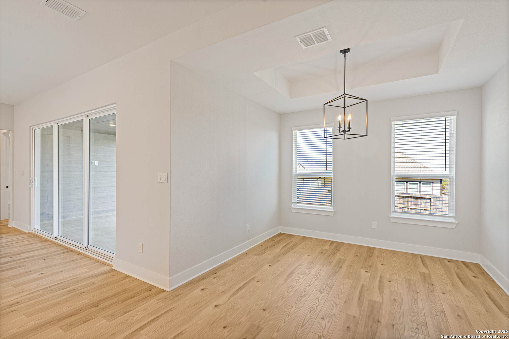 189 Wisteria View Castroville, TX 78009 - Photo 5 of 16