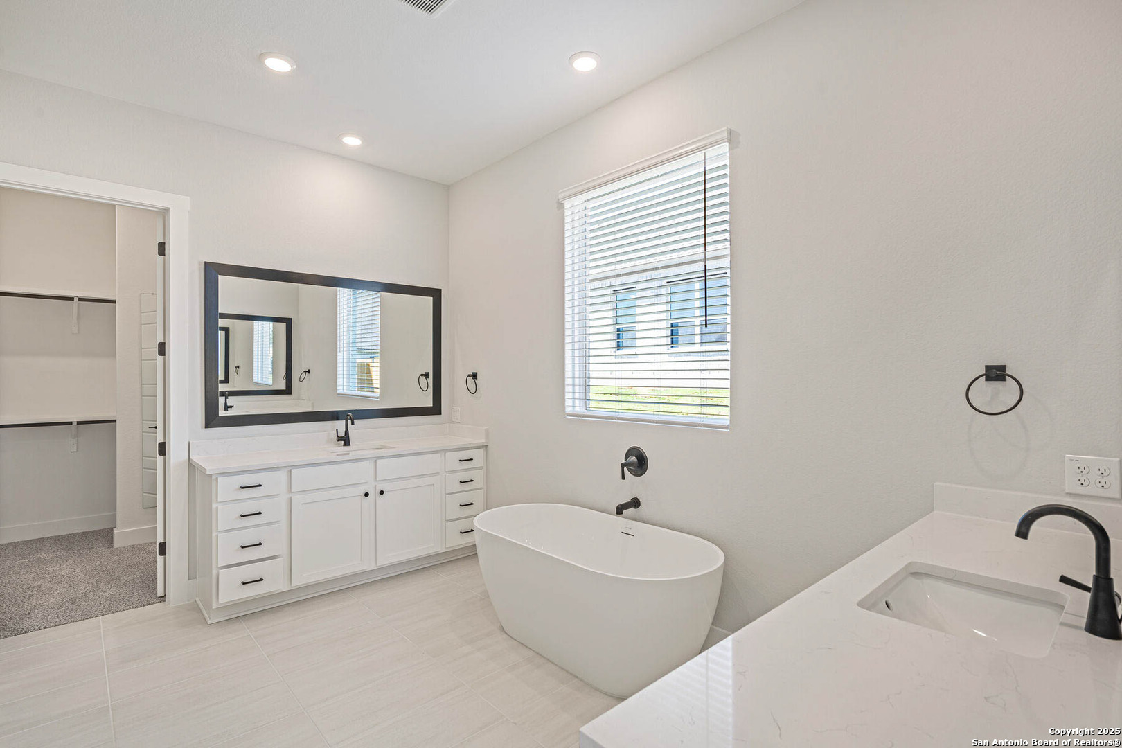 189 Wisteria View Castroville, TX 78009 - Photo 9 of 16