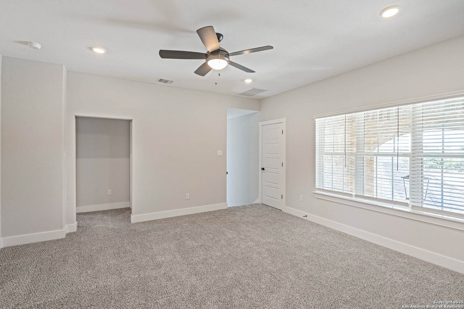 189 Wisteria View Castroville, TX 78009 - Photo 10 of 16