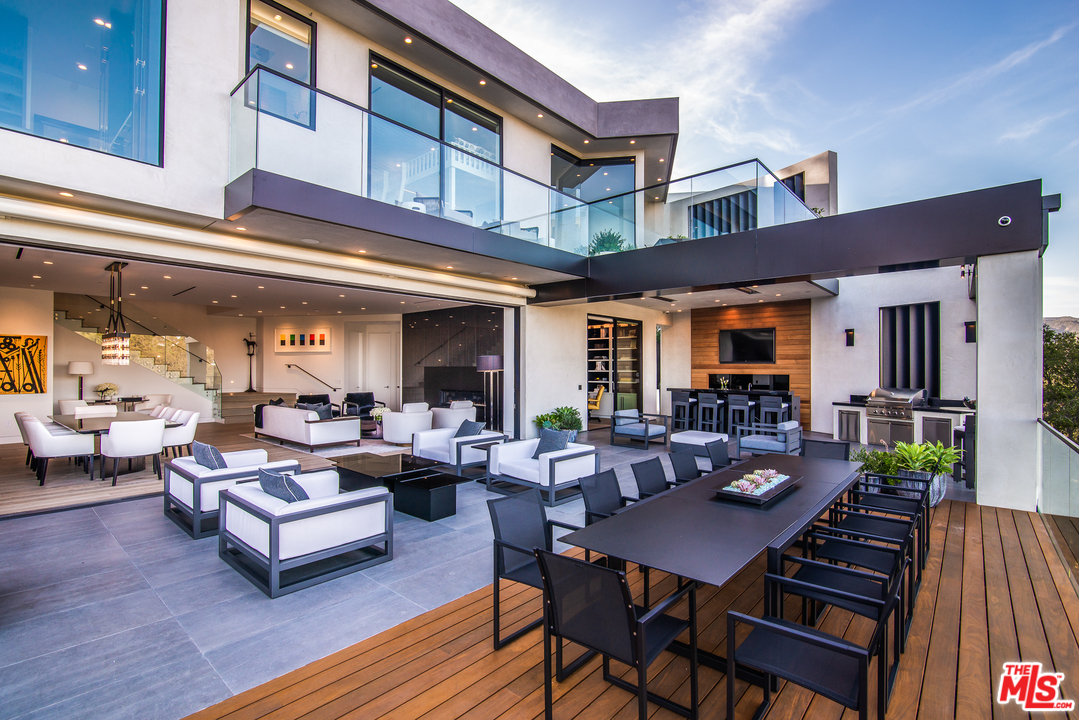 1840 Mango Way Los Angeles, CA 90049 - Photo 13 of 29