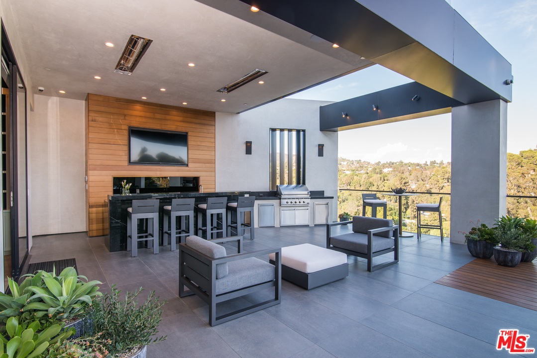 1840 Mango Way Los Angeles, CA 90049 - Photo 14 of 29