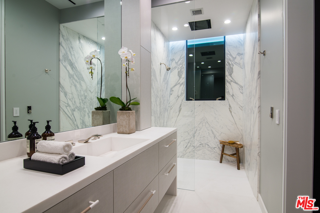 1840 Mango Way Los Angeles, CA 90049 - Photo 18 of 29